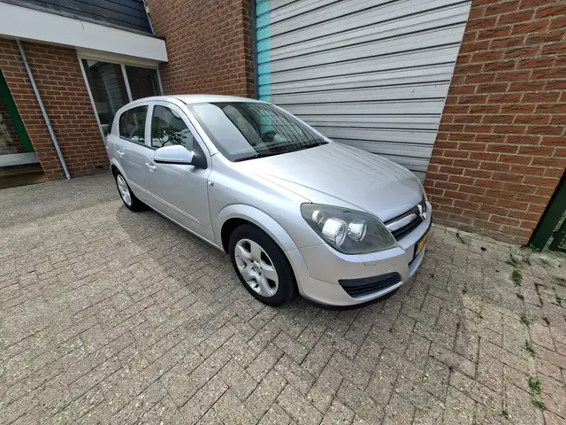 Opel Astra view 2