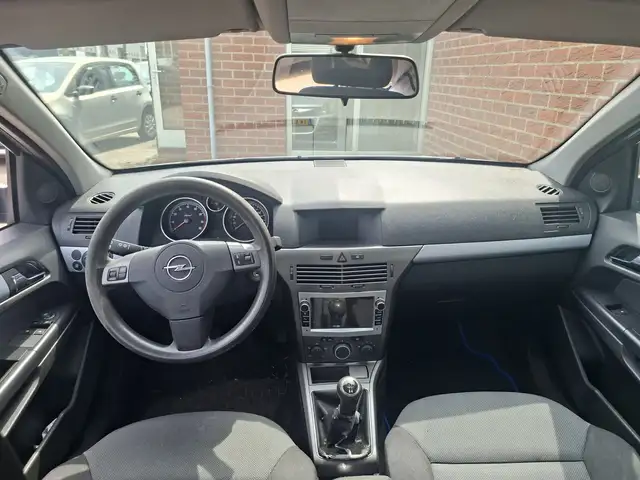 Opel Astra view 6