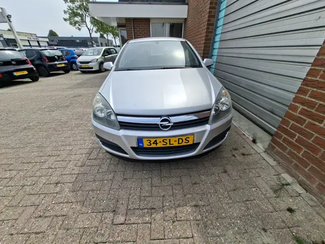 Opel Astra view 11