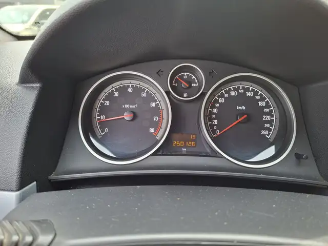 Opel Astra view 12