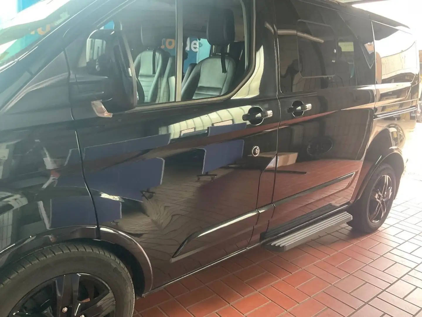Ford Tourneo Custom Titanium X Automatik+AHK+STANDHZG Schwarz - 2