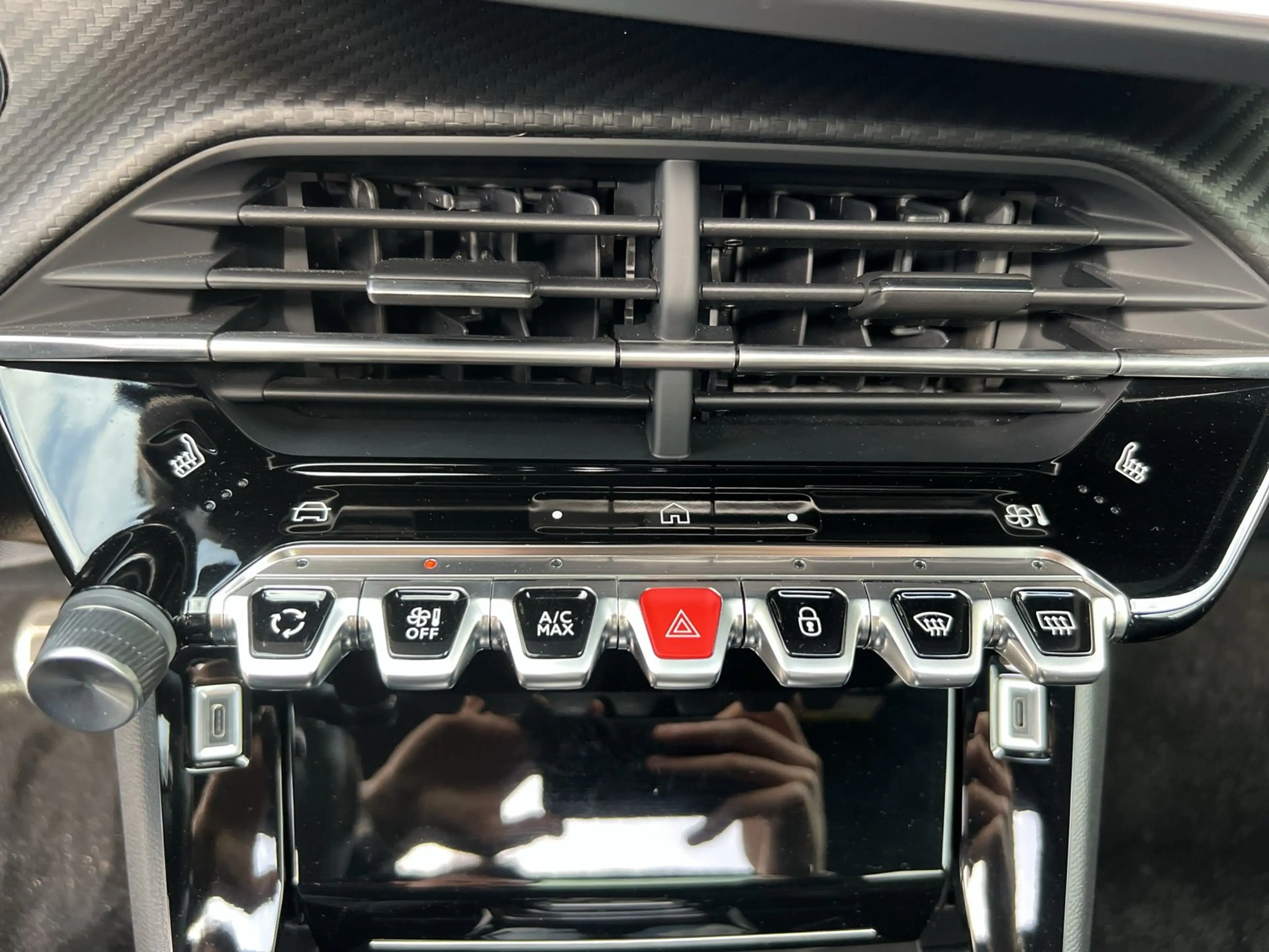 Peugeot 2008 1.2 PureTech 130 GT PANO KAMERA LED MASSAGE SH — photo 8