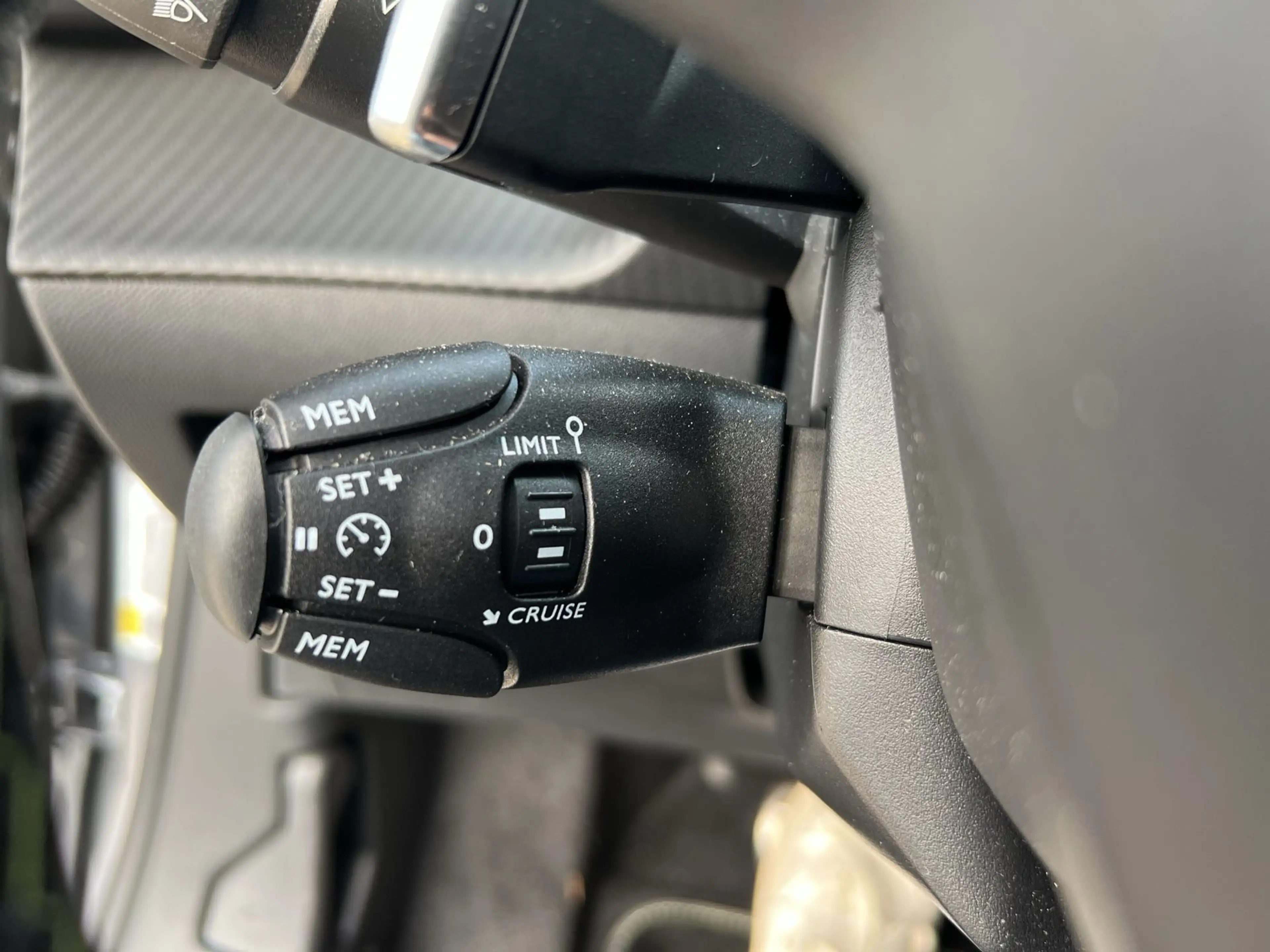 Peugeot 2008 1.2 PureTech 130 GT PANO KAMERA LED MASSAGE SH — photo 10