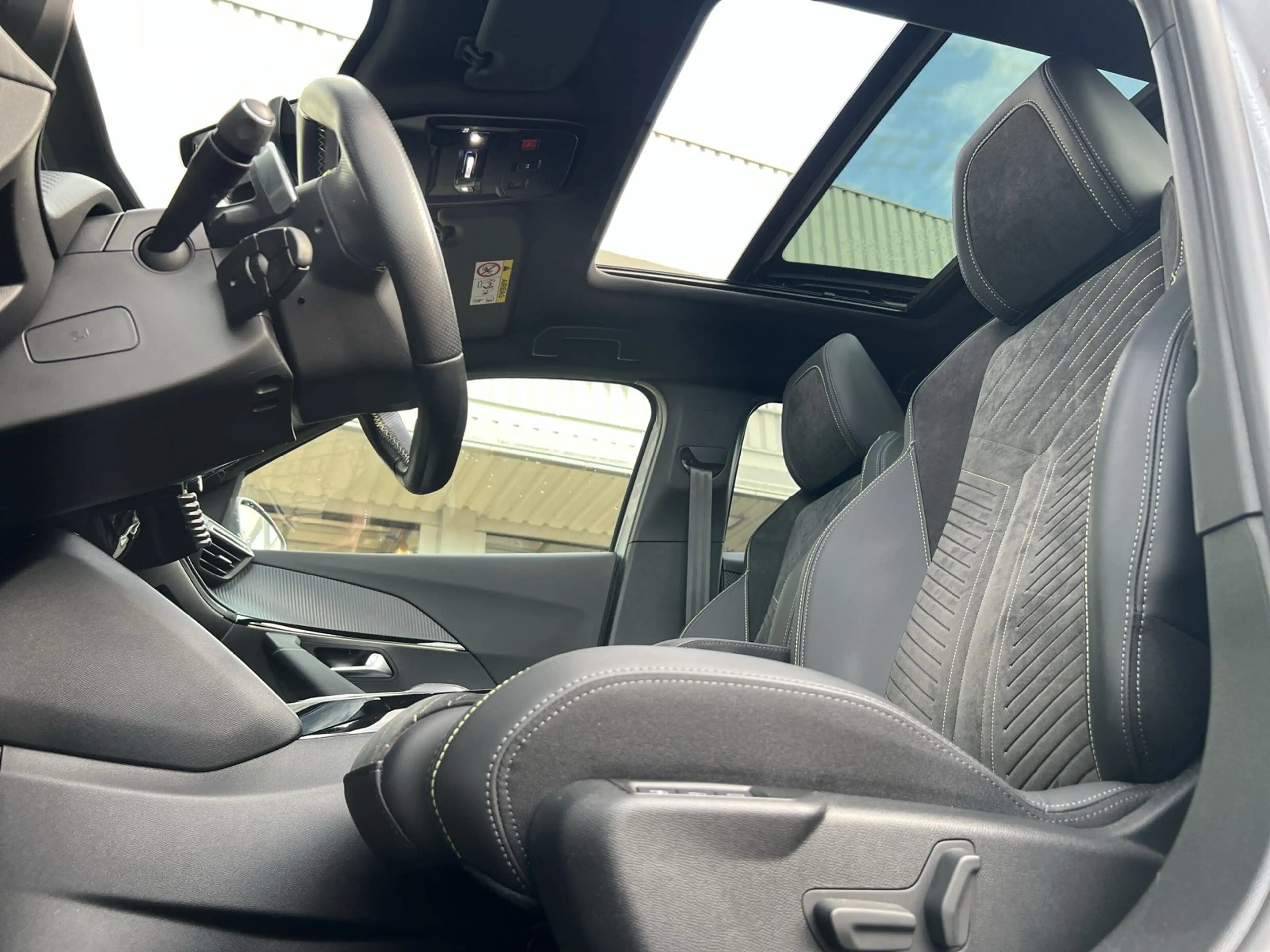 Peugeot 2008 1.2 PureTech 130 GT PANO KAMERA LED MASSAGE SH — photo 7