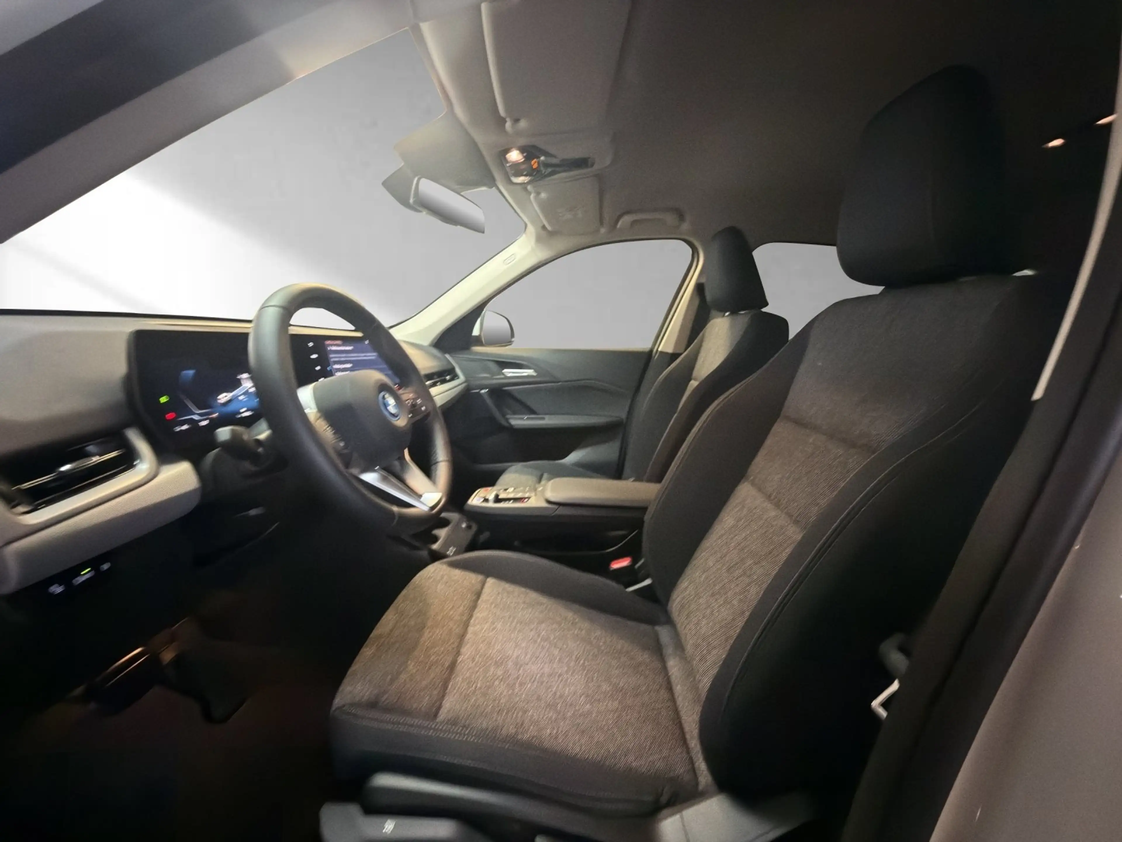 BMW iX1 xDrive30 Premium AHK — photo 9