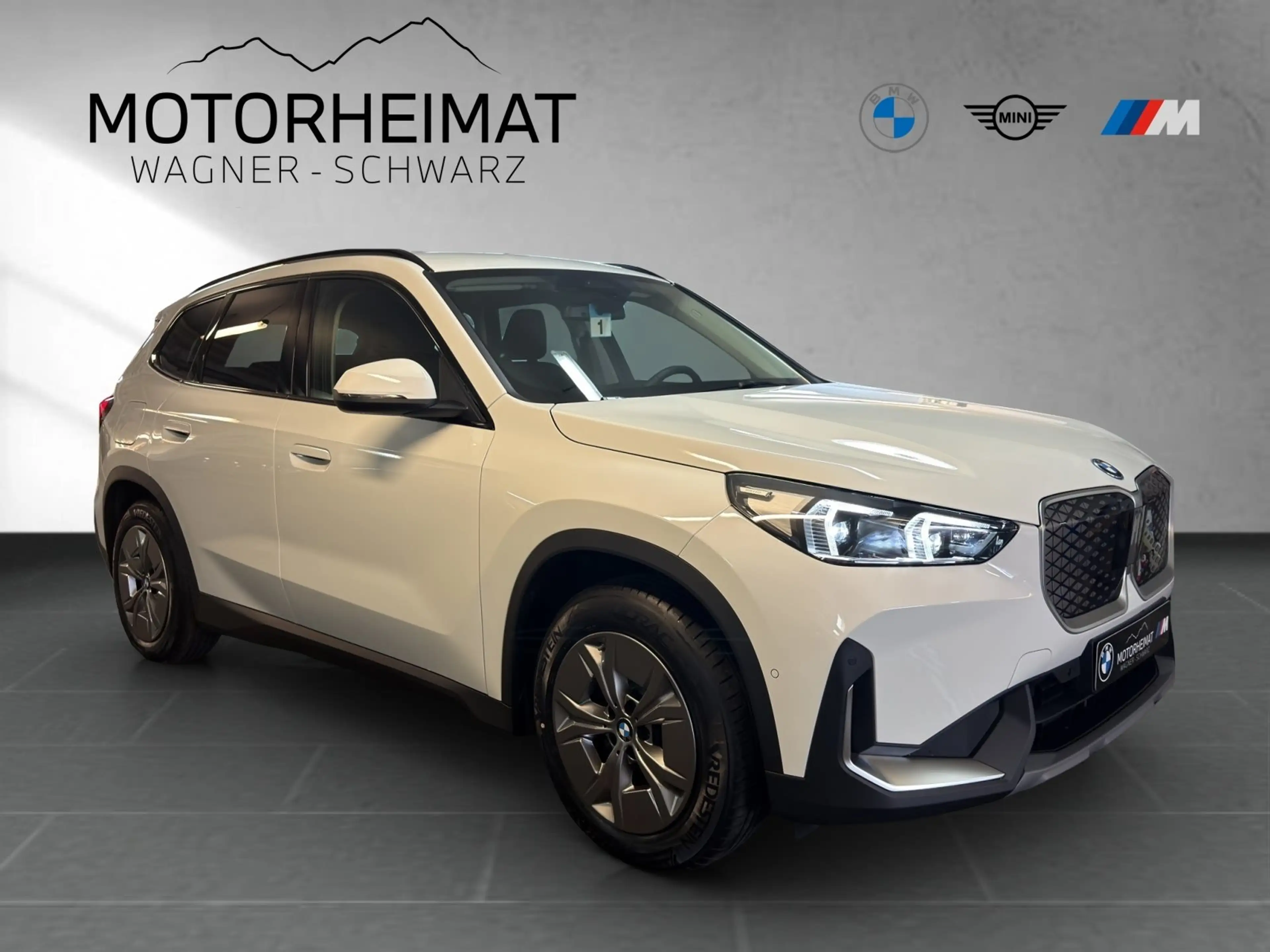 BMW iX1 xDrive30 Premium AHK — photo 4