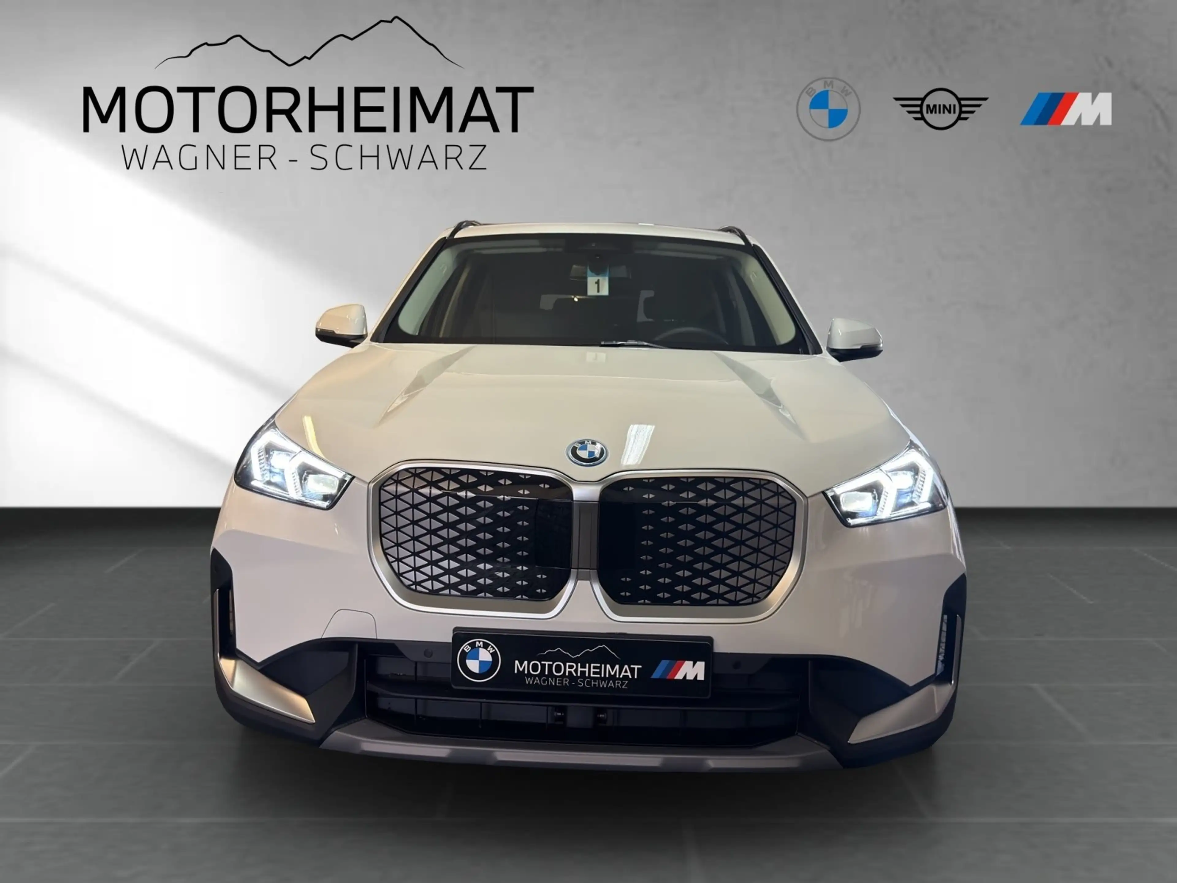 BMW iX1 xDrive30 Premium AHK — photo 3