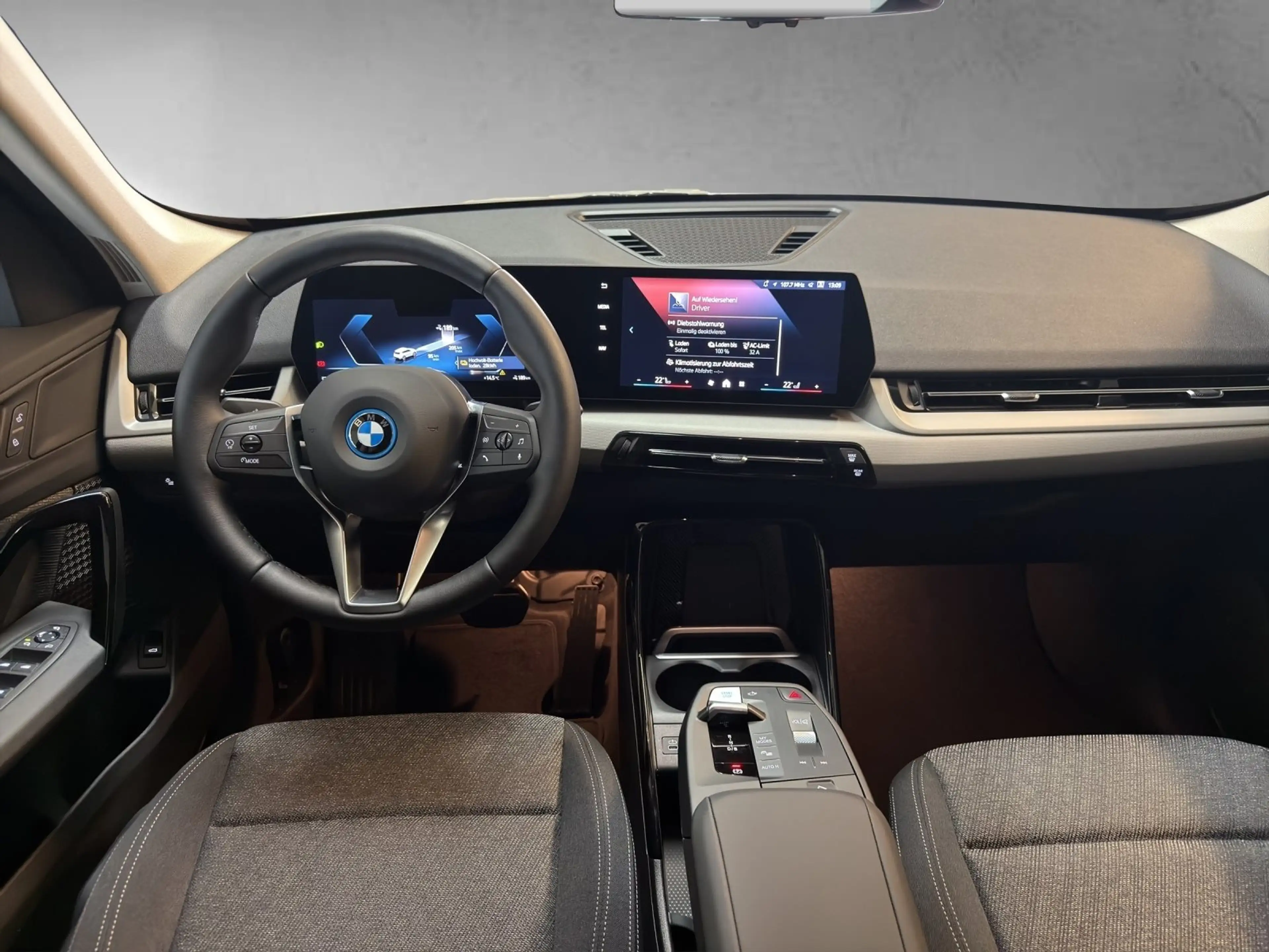 BMW iX1 xDrive30 Premium AHK — photo 14