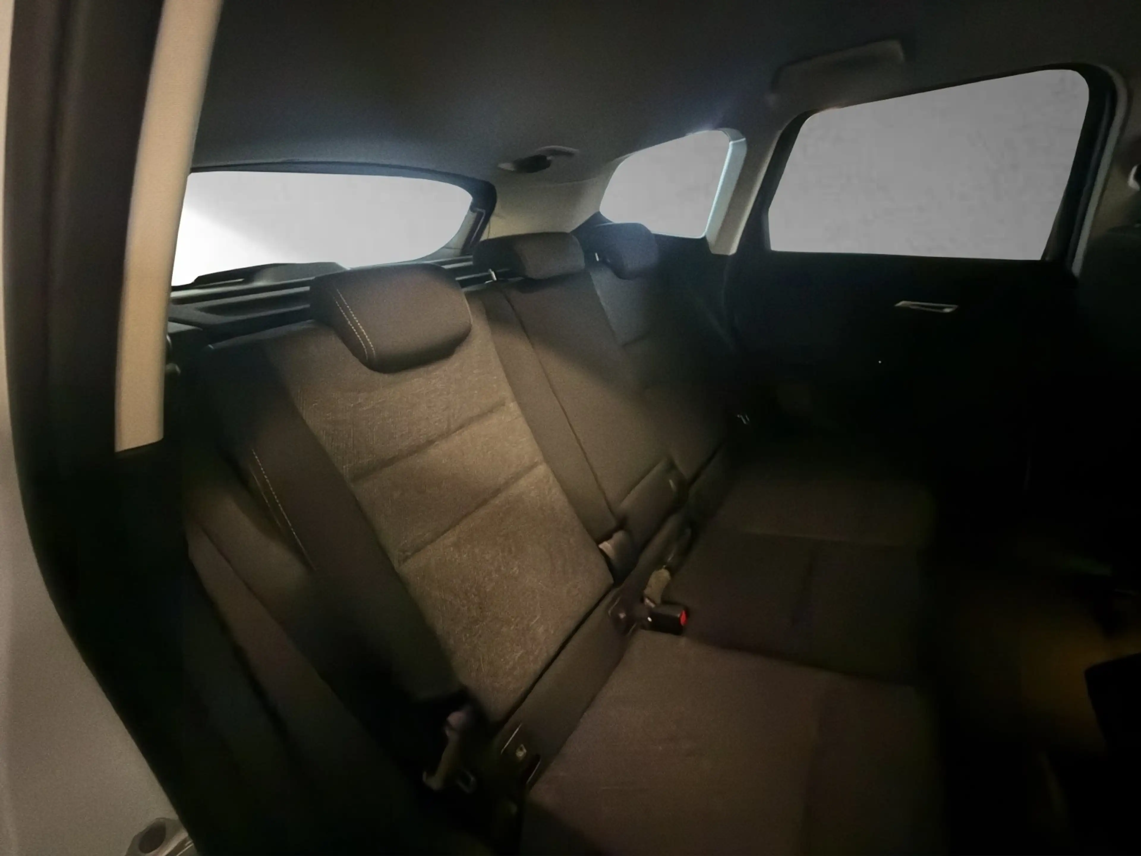 BMW iX1 xDrive30 Premium AHK — photo 13
