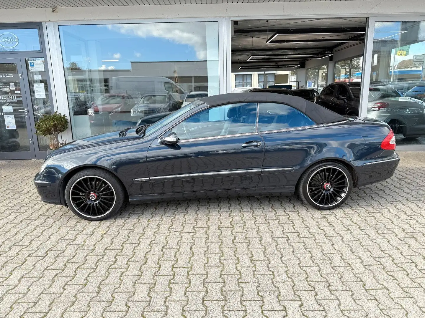Mercedes-Benz CLK 200 Kompressor Cabrio Avantgarde *TÜV 07/27* Schwarz - 2
