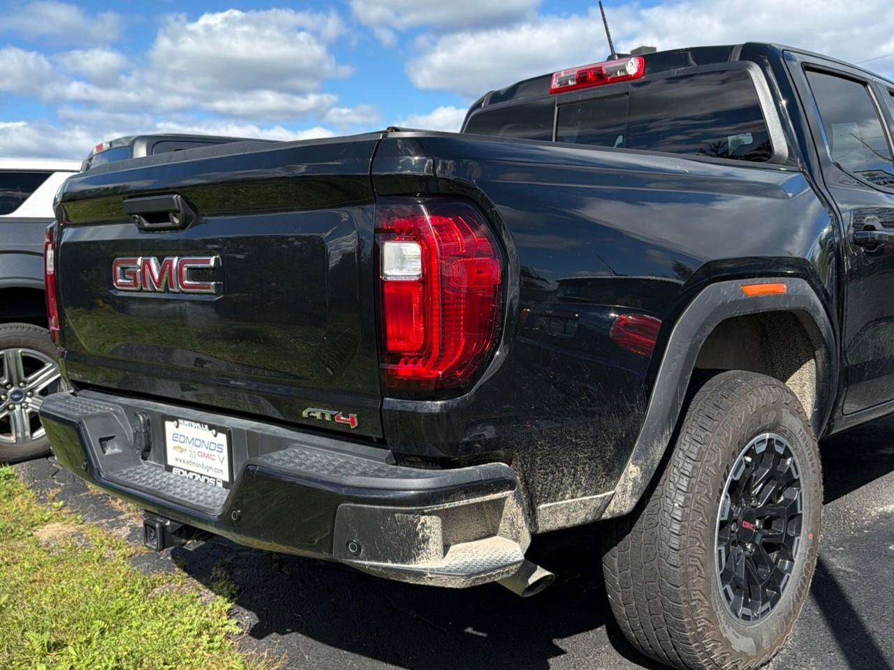 2026 GMC Canyon 4WD Crew Cab AT4 — снимка 1