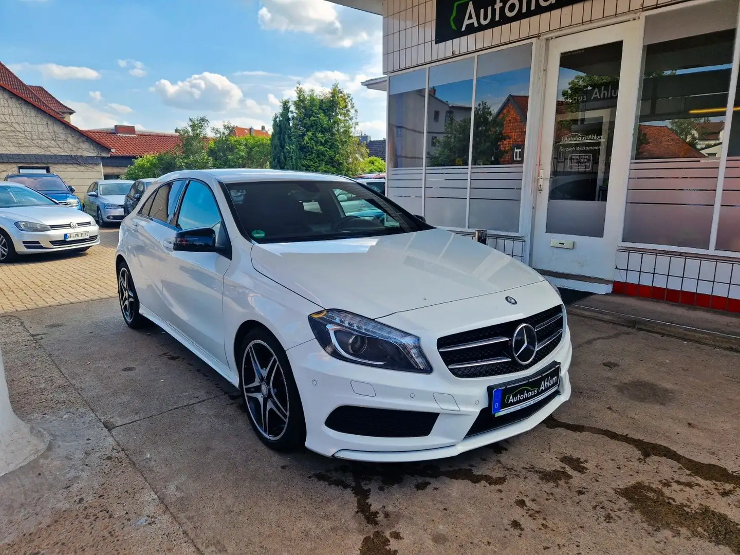 Mercedes-Benz A 180 A -Klasse A 180 BlueEfficiency Navi PDC Wit - 1