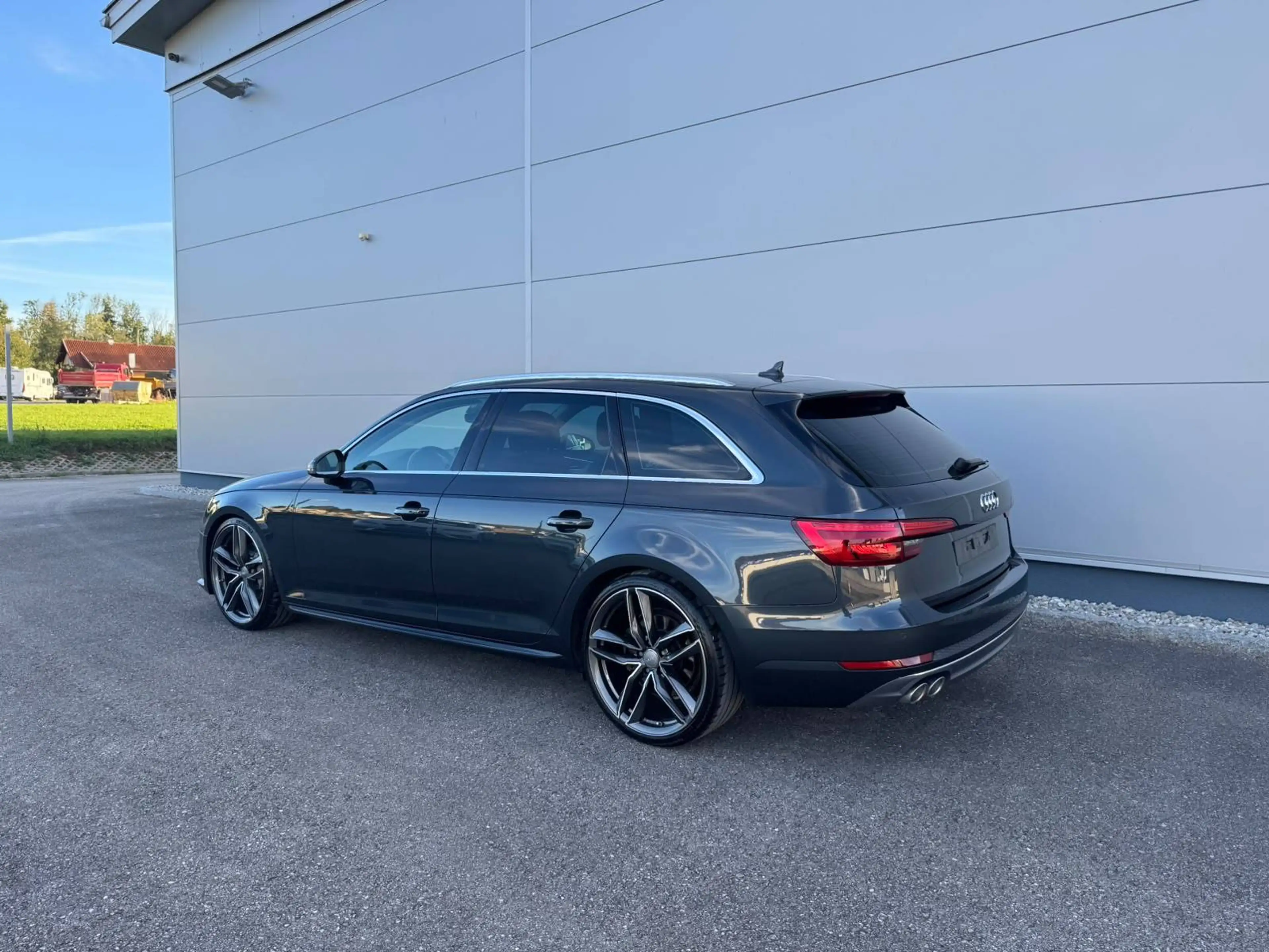 Audi A4 2.0 TDI Avant sport quattro **20 ZOLL**RS FRONT** — photo 4