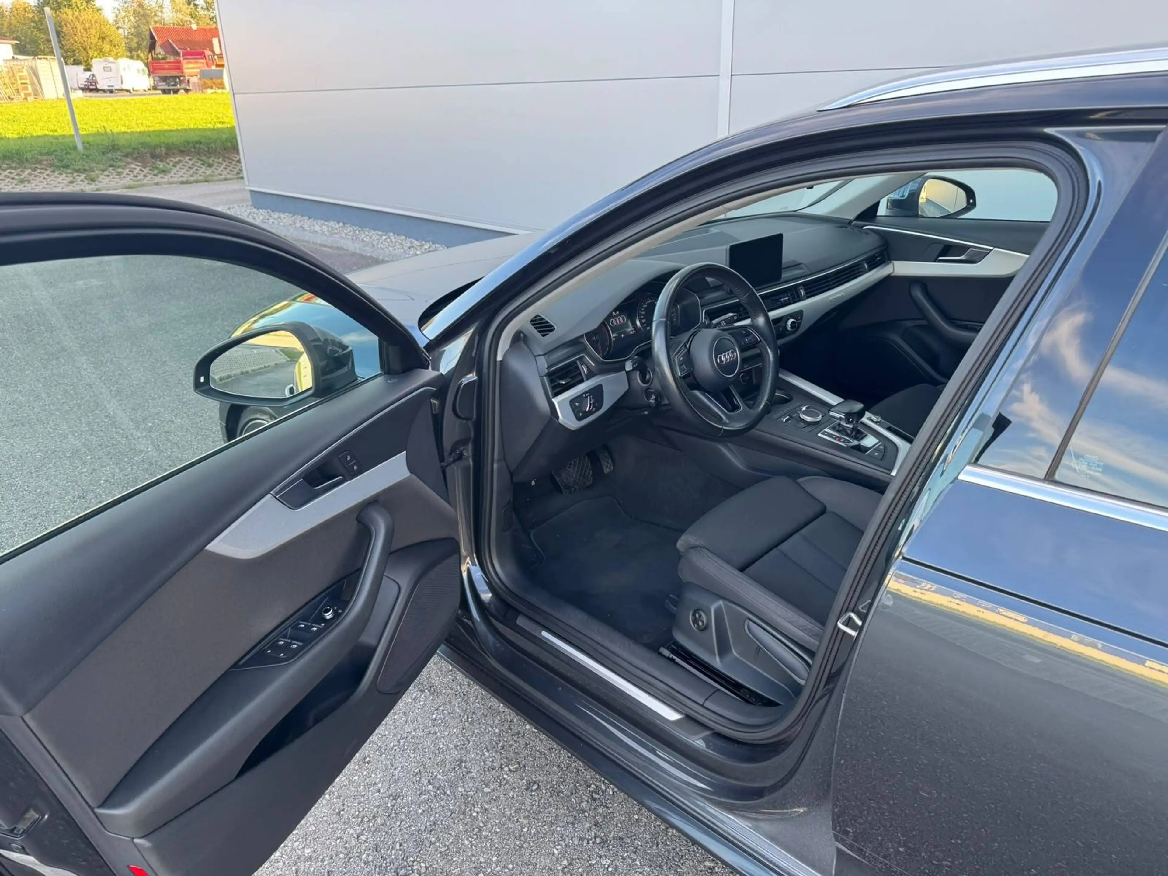 Audi A4 2.0 TDI Avant sport quattro **20 ZOLL**RS FRONT** — photo 9