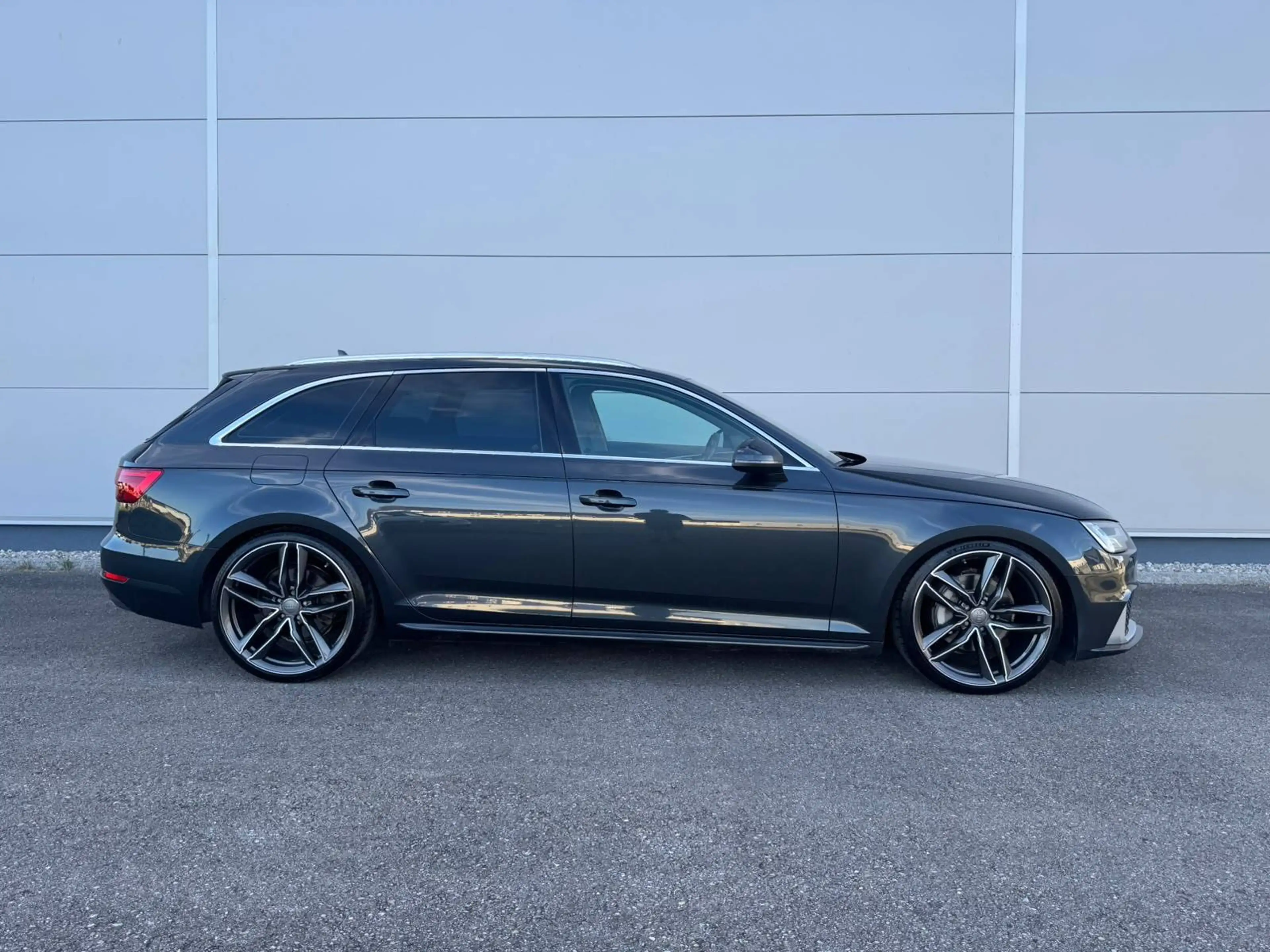 Audi A4 2.0 TDI Avant sport quattro **20 ZOLL**RS FRONT** — photo 14