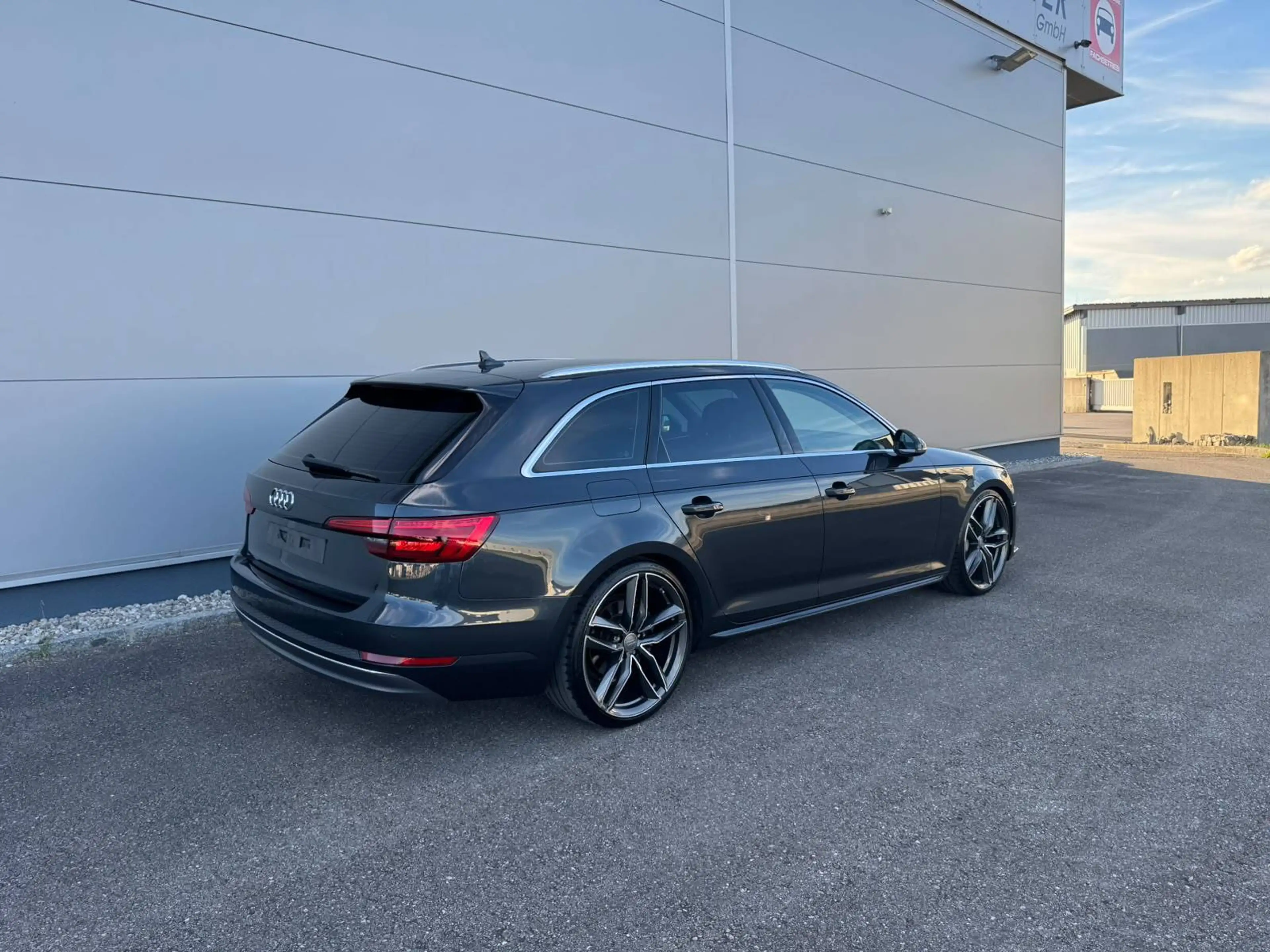 Audi A4 2.0 TDI Avant sport quattro **20 ZOLL**RS FRONT** — photo 15