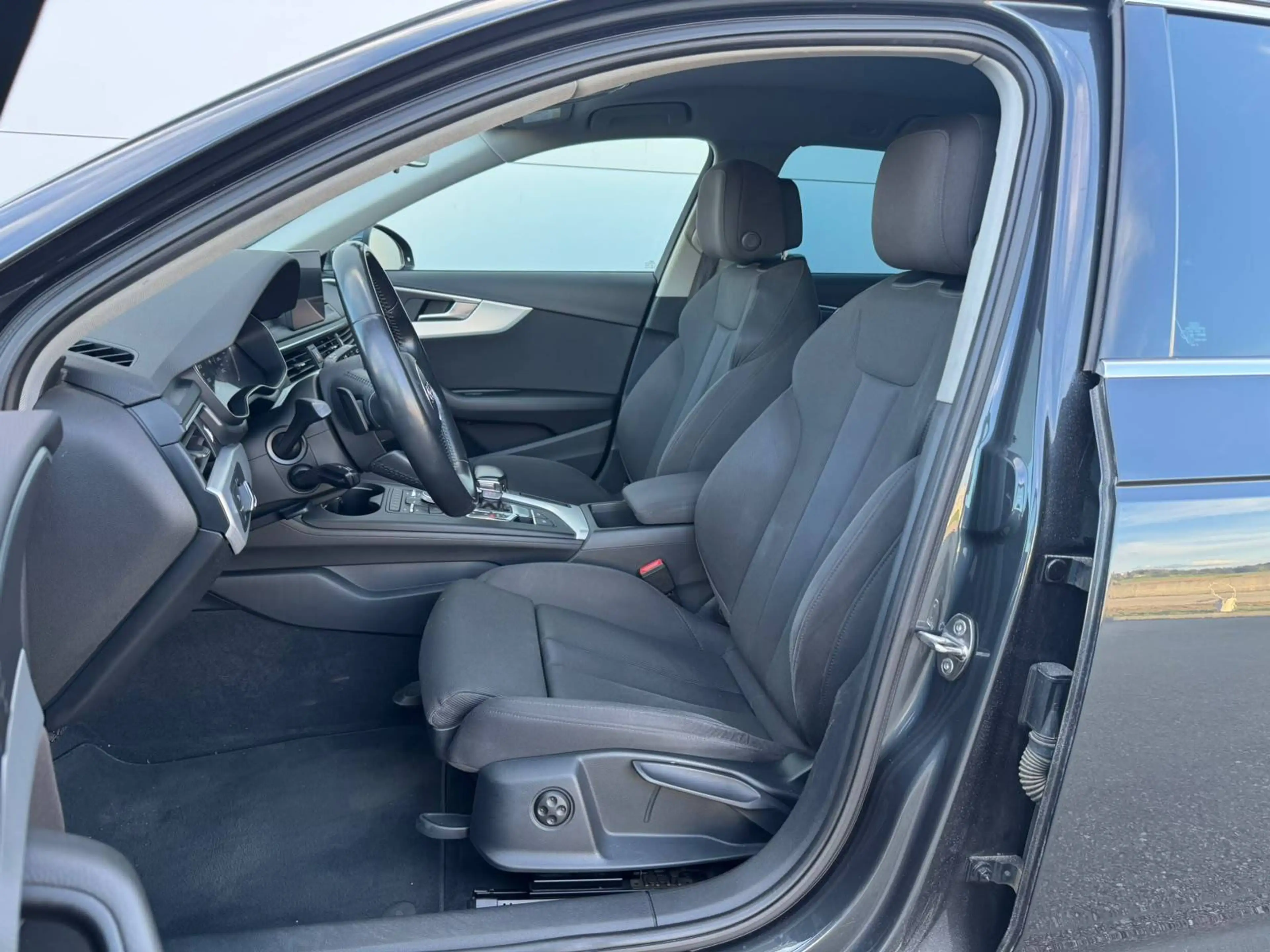 Audi A4 2.0 TDI Avant sport quattro **20 ZOLL**RS FRONT** — photo 8