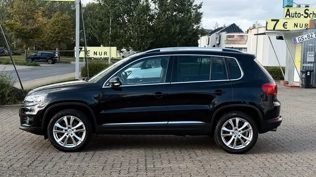 Volkswagen Tiguan view 4