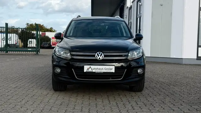 Volkswagen Tiguan view 2
