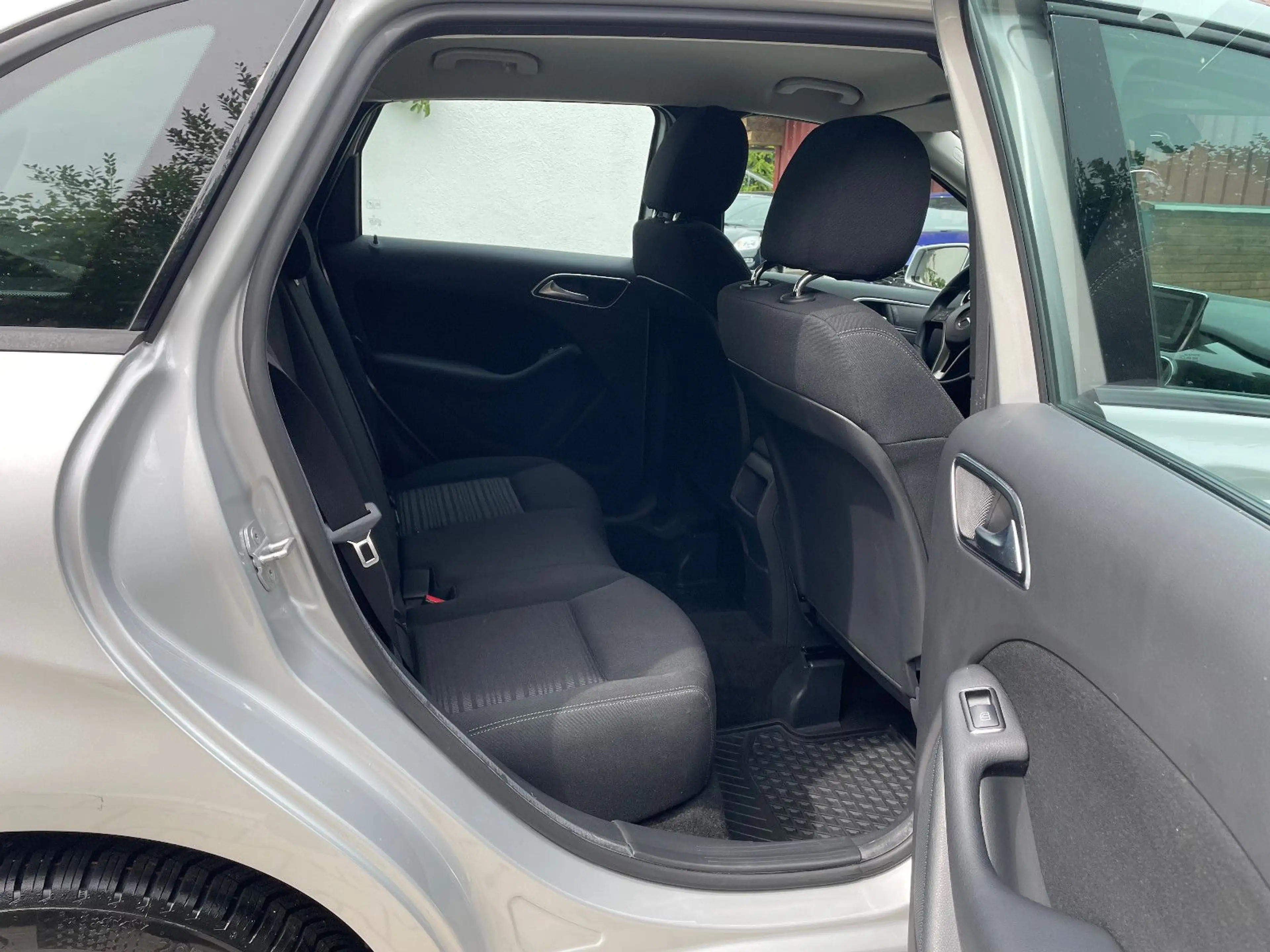 Mercedes-Benz B 200 Klima Sitzheizung 1 Hand 20500km — photo 15