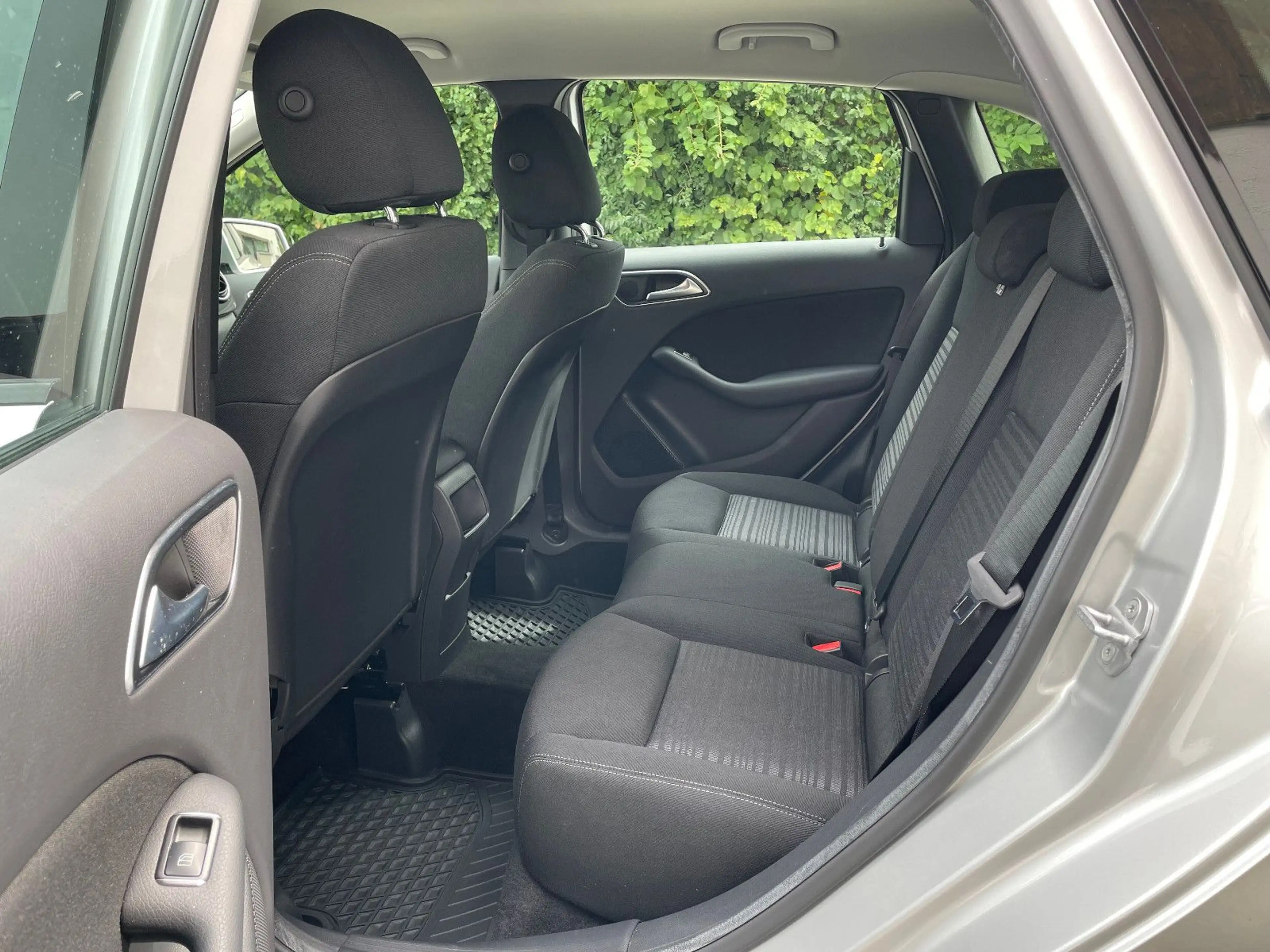 Mercedes-Benz B 200 Klima Sitzheizung 1 Hand 20500km — photo 11