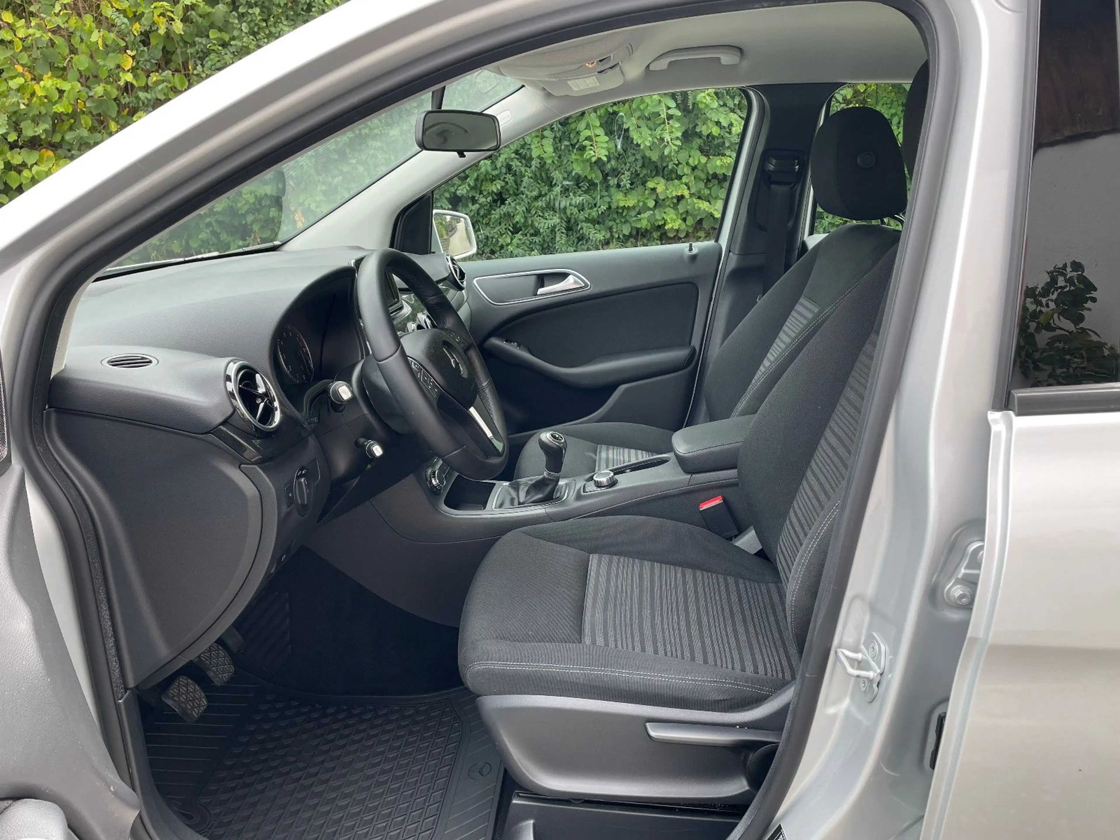 Mercedes-Benz B 200 Klima Sitzheizung 1 Hand 20500km — photo 10