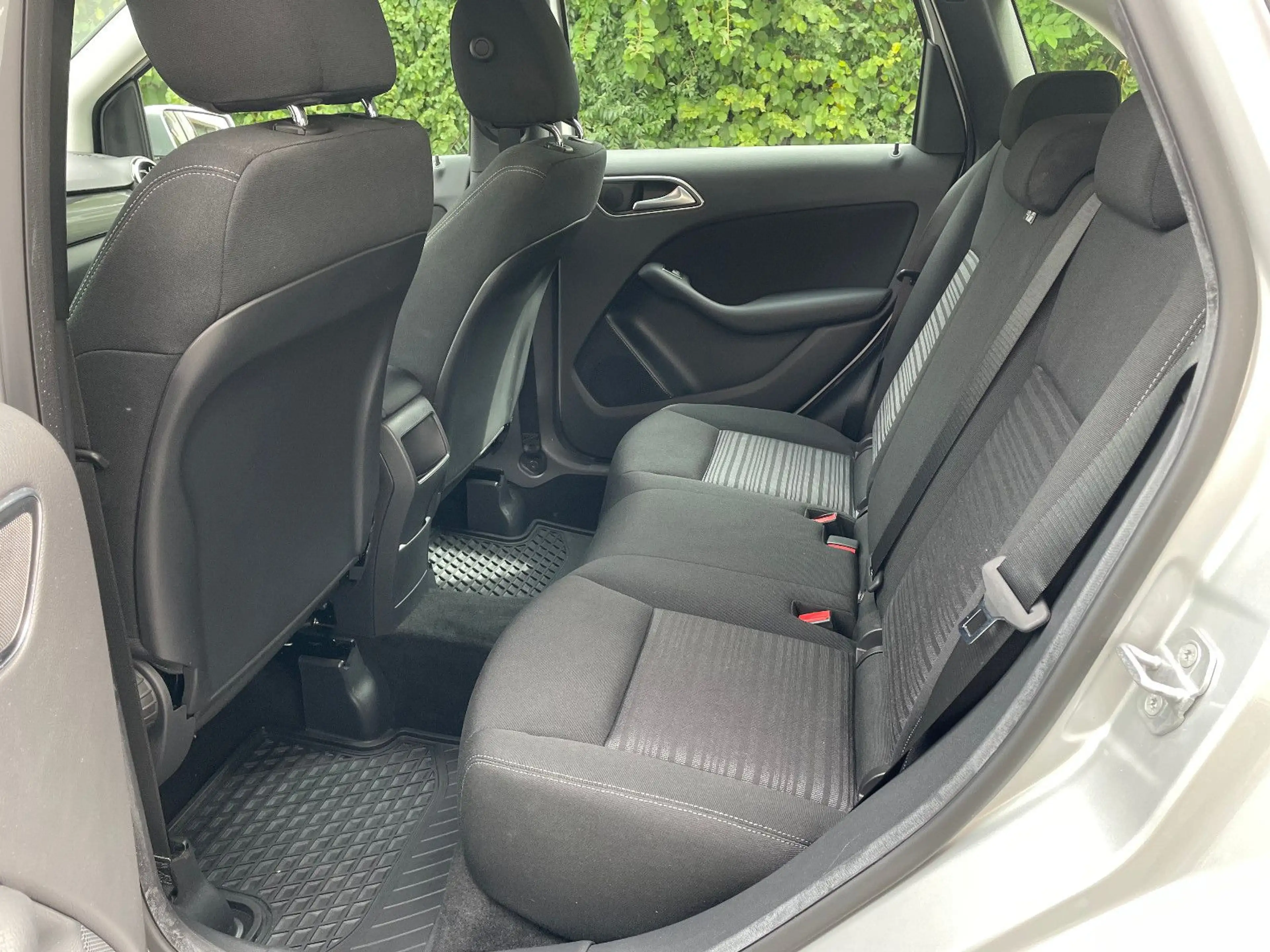 Mercedes-Benz B 200 Klima Sitzheizung 1 Hand 20500km — photo 12