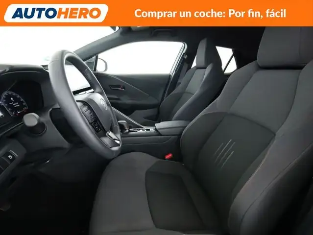 Toyota C-HR view 11