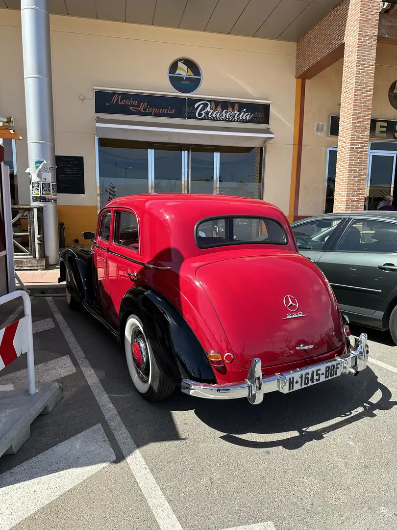 Mercedes-Benz 220 Rojo - 2