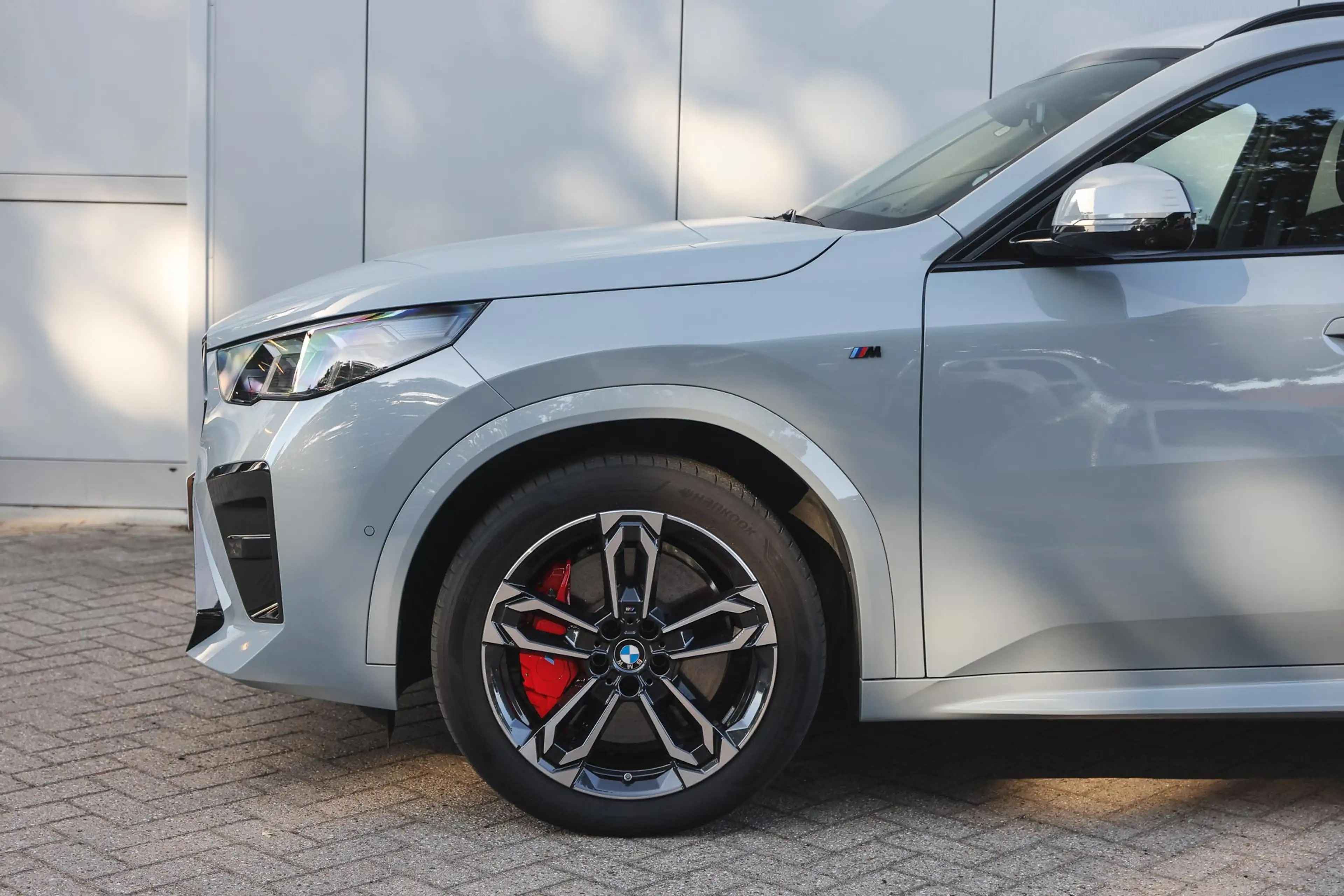 BMW iX2 eDrive20 M Sport / Sportstoelen / Comfort Access / — photo 4