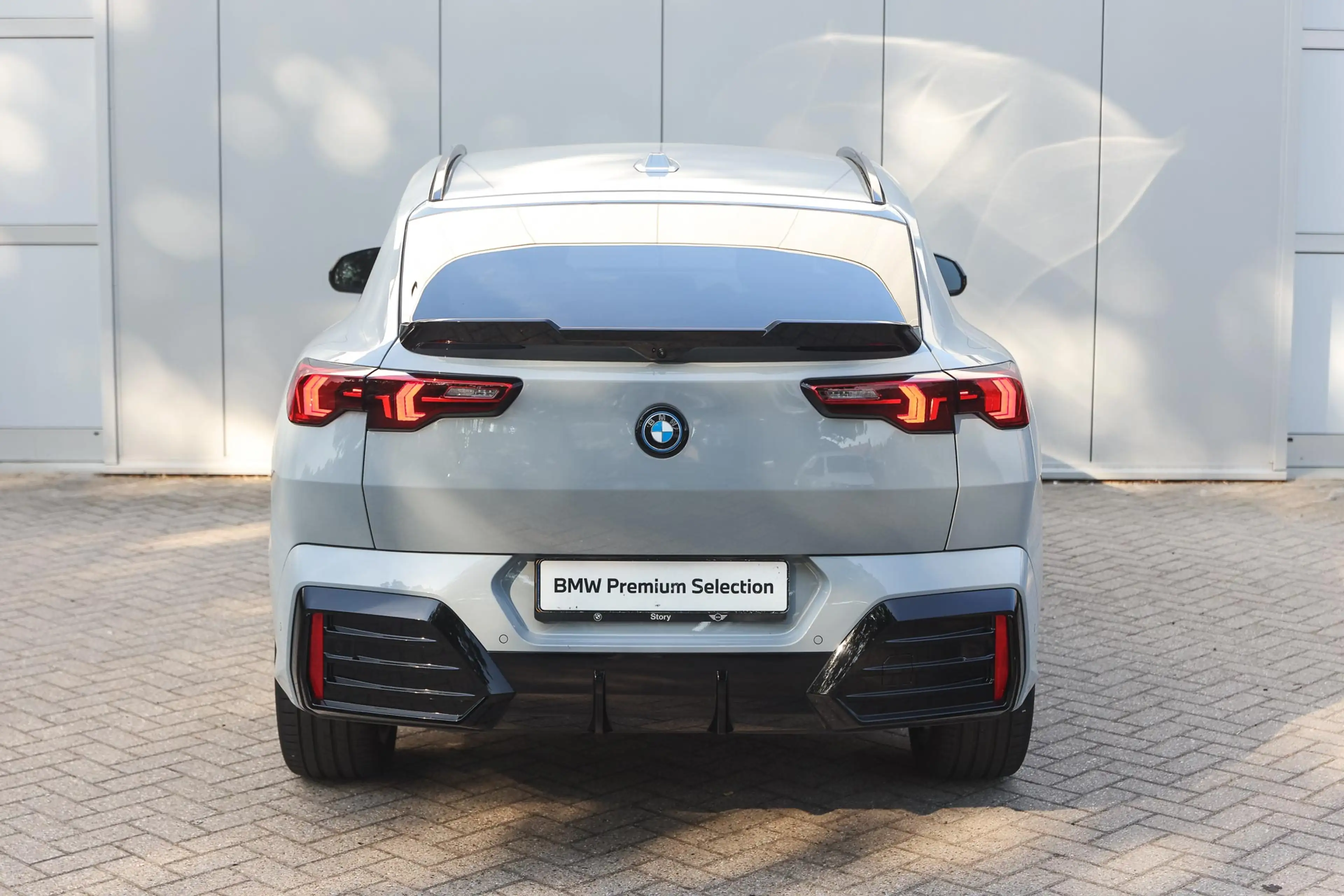 BMW iX2 eDrive20 M Sport / Sportstoelen / Comfort Access / — photo 6