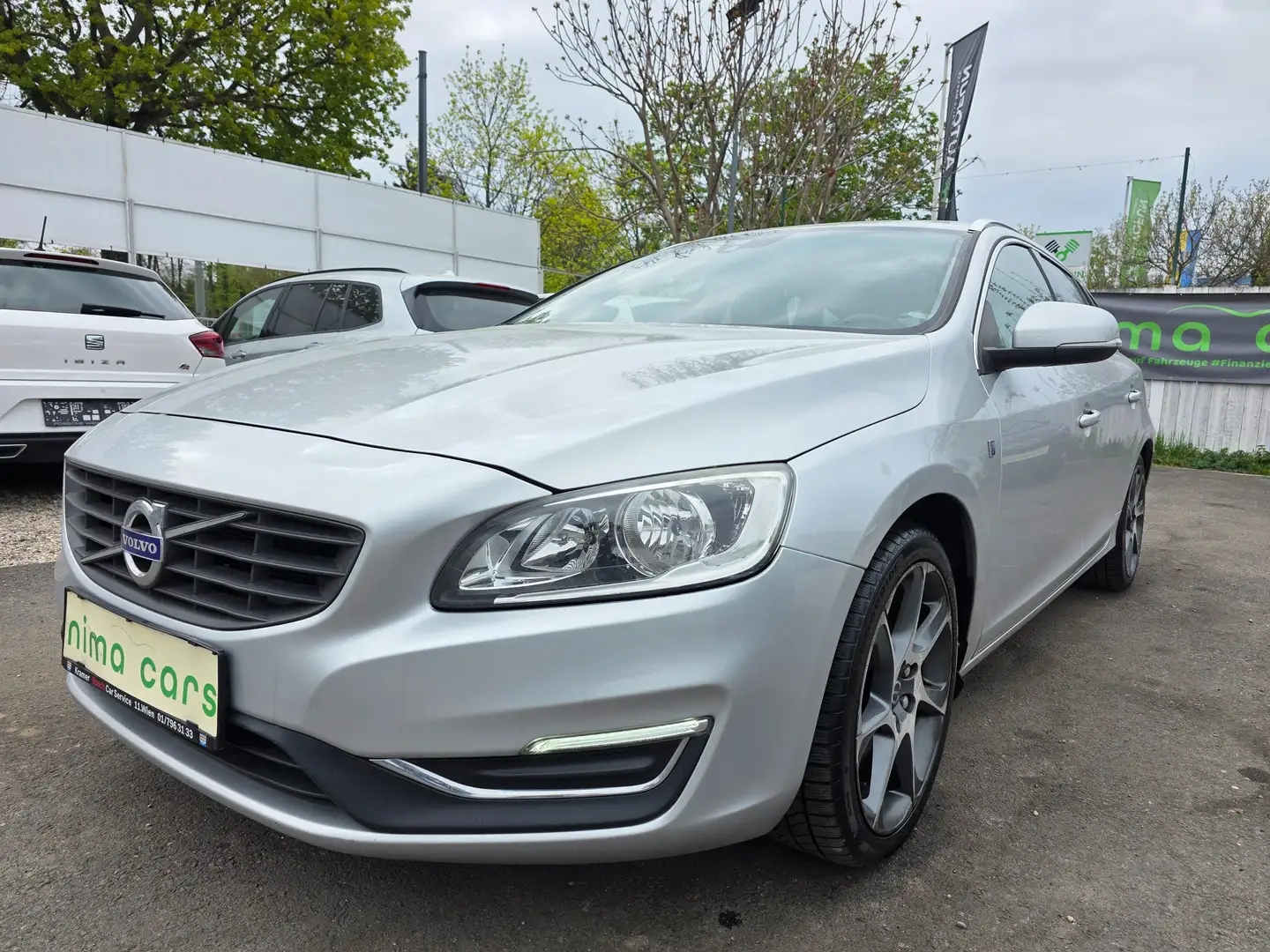 Volvo V60 V60 D2 Letztes Pickerl  ÖAMTC ohne Mängel Grau - 1