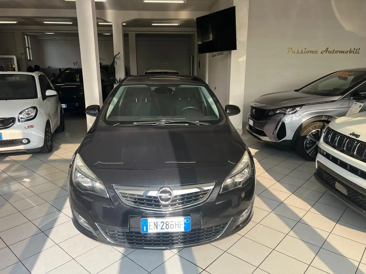 Opel Astra Astra IV 5p 1.6 turbo Cosmo S 180cv auto Grijs - 2