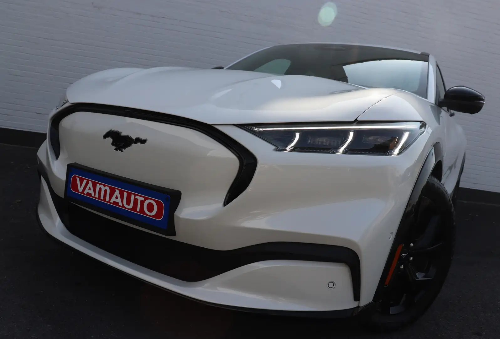Ford Mustang Mach-E 99 kWh AWD Premium Extended Range - Keyless/B&O/19 Blanc - 1