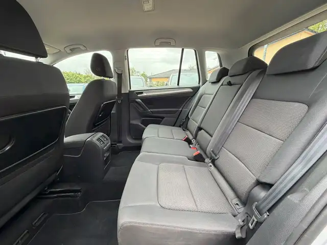 Volkswagen Golf view 12