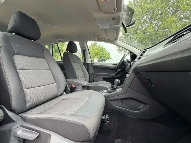 Volkswagen Golf view 11