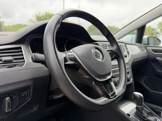 Volkswagen Golf view 9