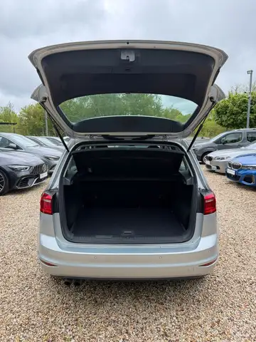 Volkswagen Golf view 14