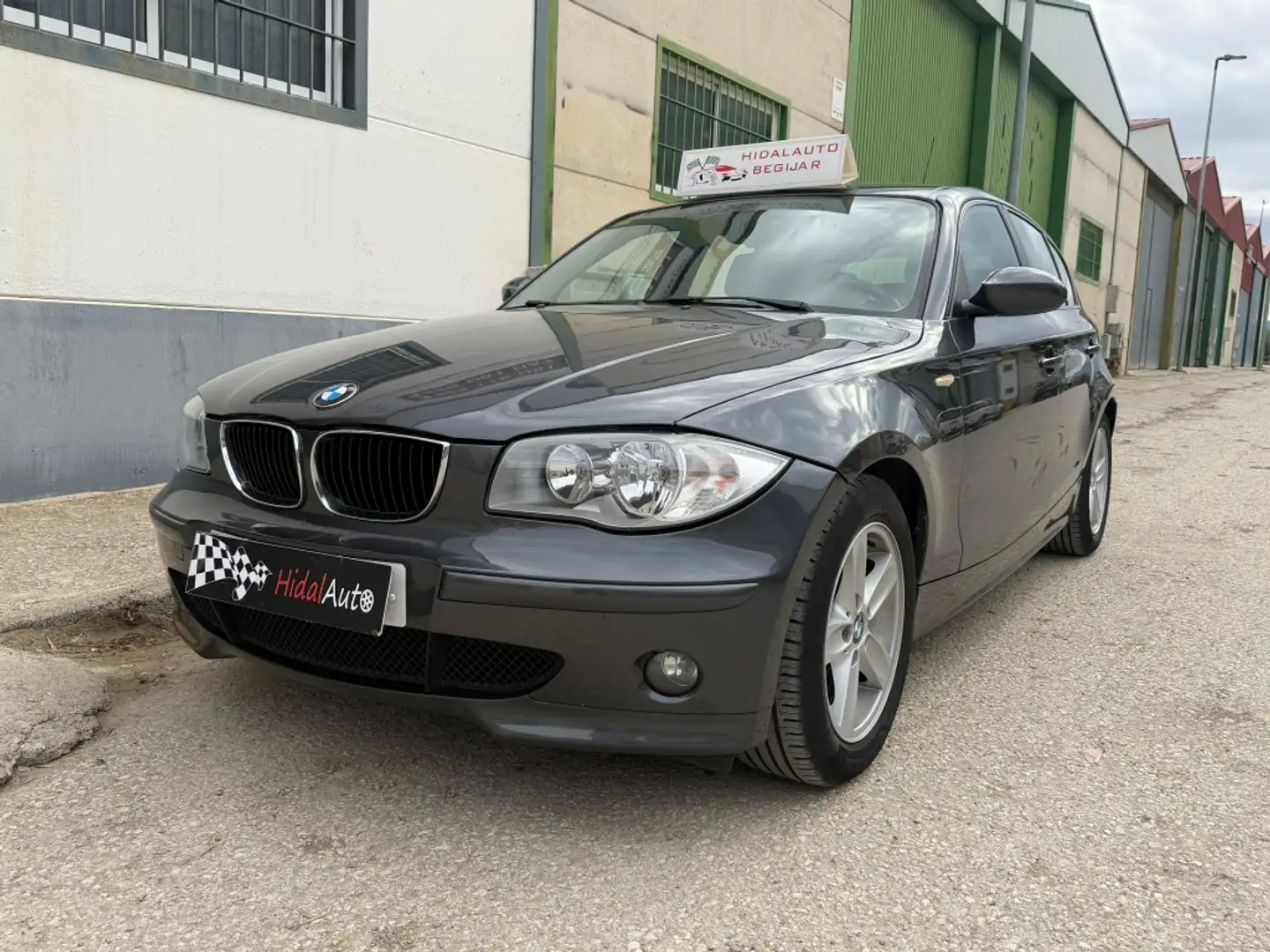 BMW 120 120d Grau - 1