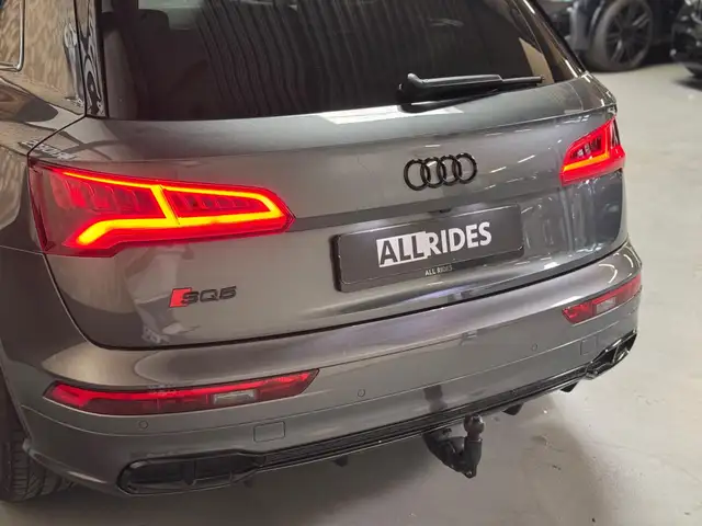 Audi SQ5 view 11