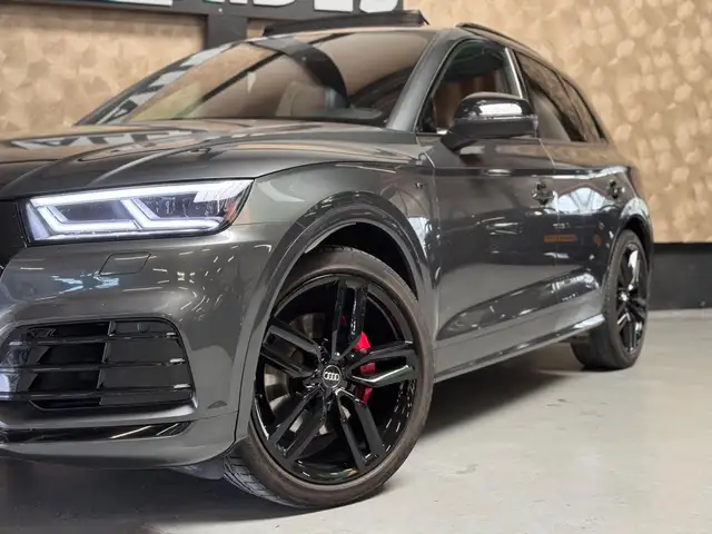 Audi SQ5 view 3