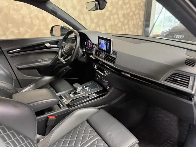 Audi SQ5 view 30