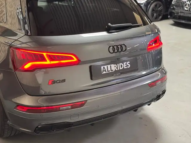 Audi SQ5 view 12