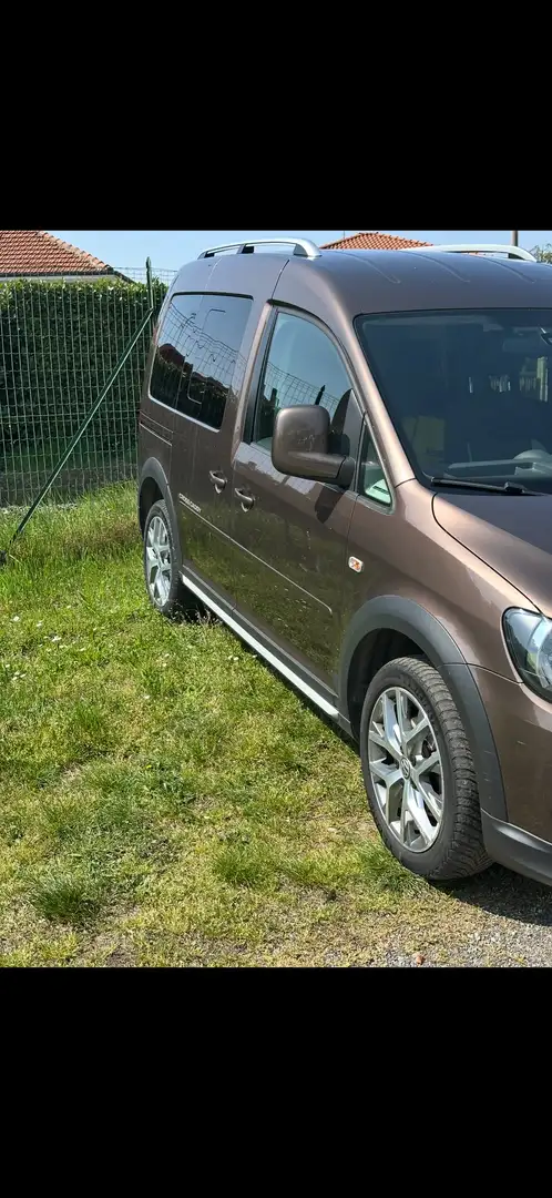 Volkswagen Caddy Cross Marrone - 2