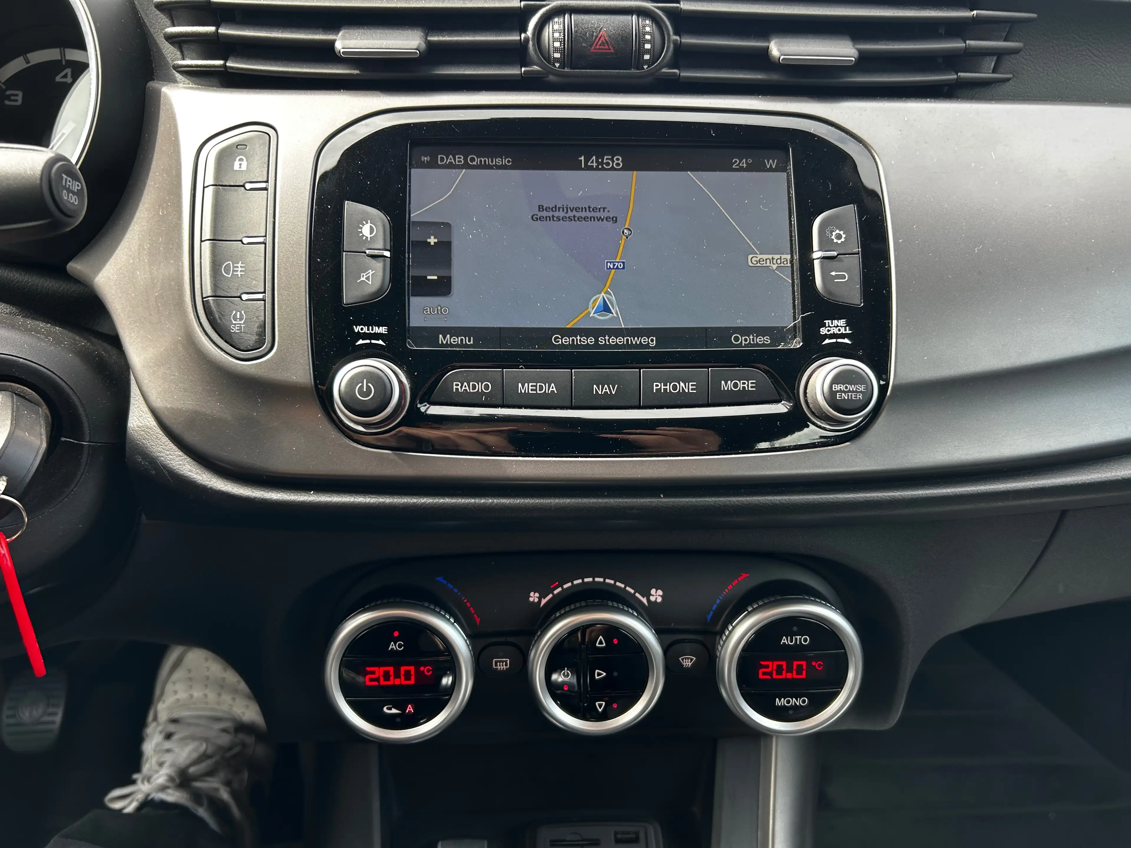 Alfa Romeo Giulietta 1.6 JTD M-Jet Veloce ° GPS ° BLUETOOTH ° A/C ° — photo 14