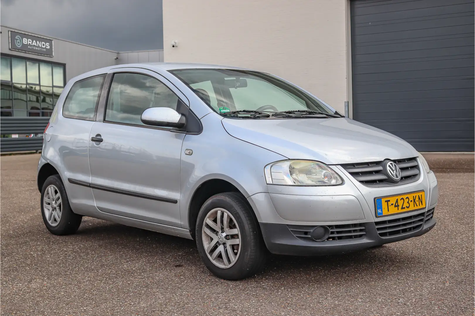 Volkswagen Fox 1.4 Optive Airco Nieuwe APK Inruilkoopje Grijs - 1