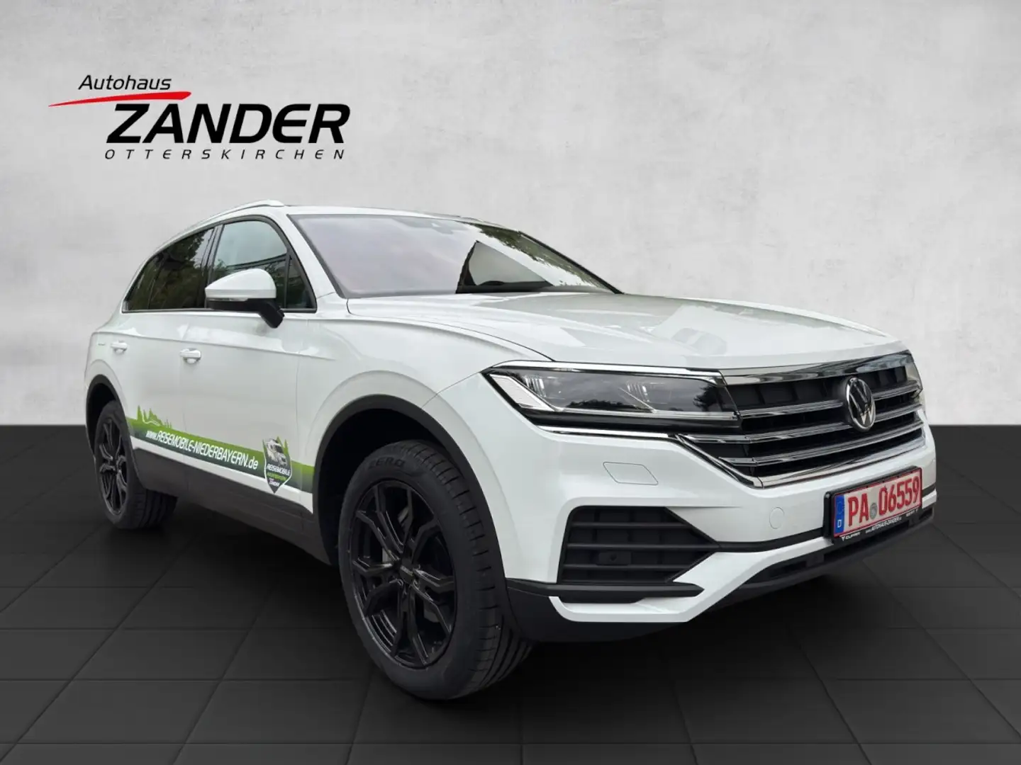 Volkswagen Touareg 3.0 TDI Leder Navi 4Motion ACC uvm Bílá - 1