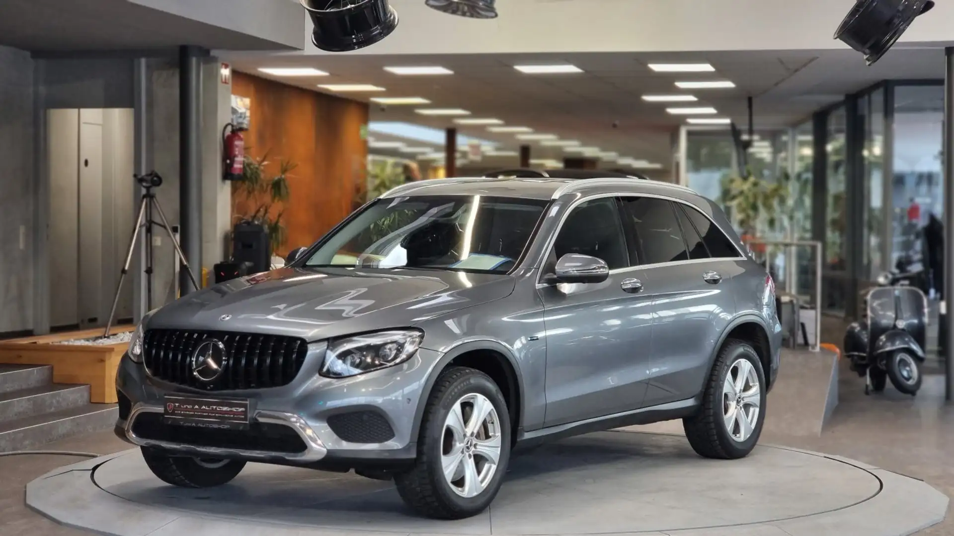 Mercedes-Benz GLC 350 e 4Matic Aut. *360°*AHK*18Zoll*LED* Gris - 2