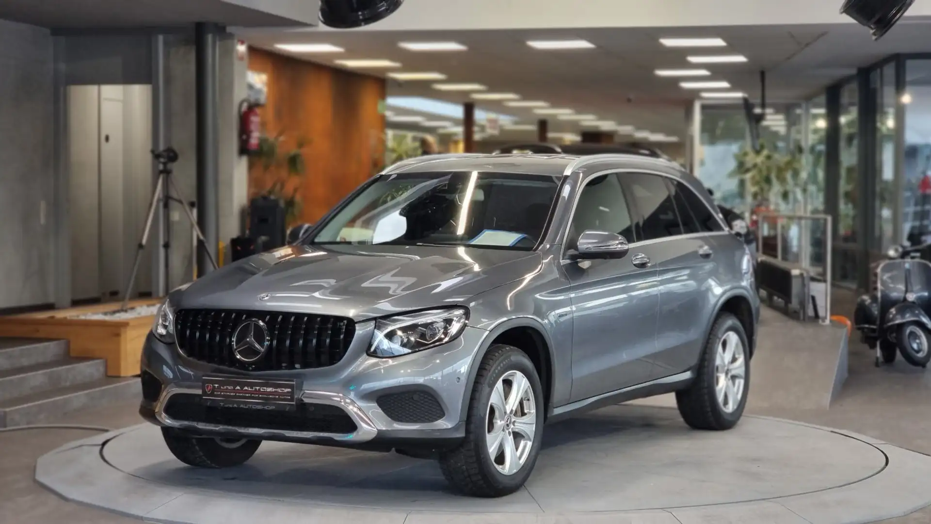 Mercedes-Benz GLC 350 e 4Matic Aut. *360°*AHK*18Zoll*LED* Gris - 1
