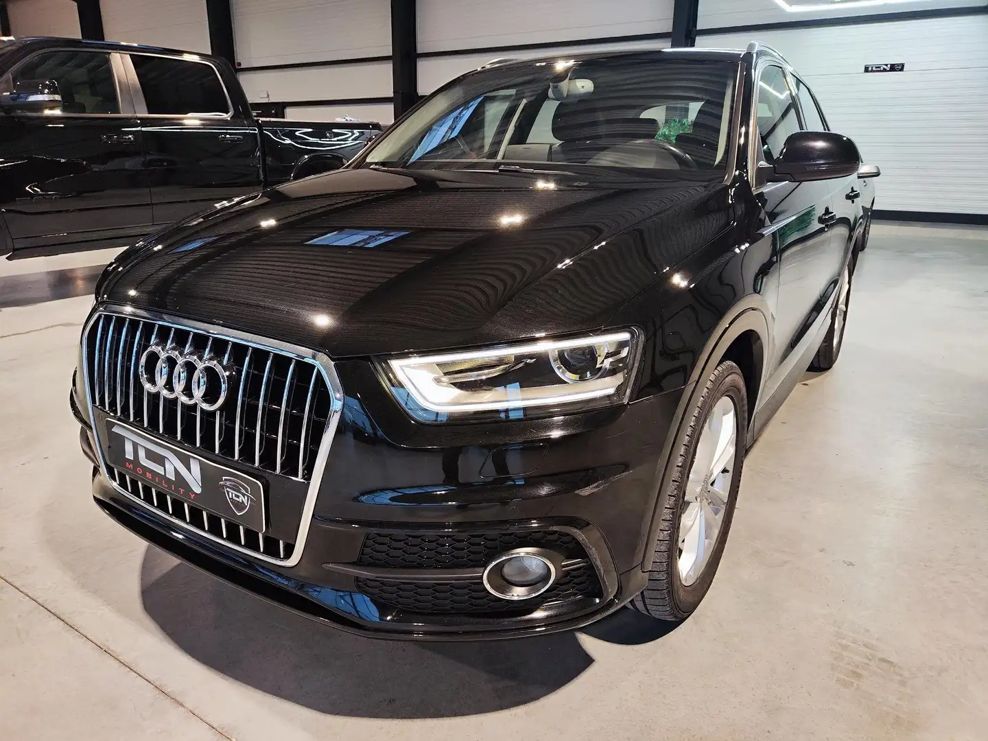 Audi Q3 Q3 2.0 TDi S line cuir clim gps Noir - 1